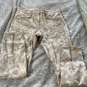 JMcLaughlin size 4 camo pattern skinny legging pant